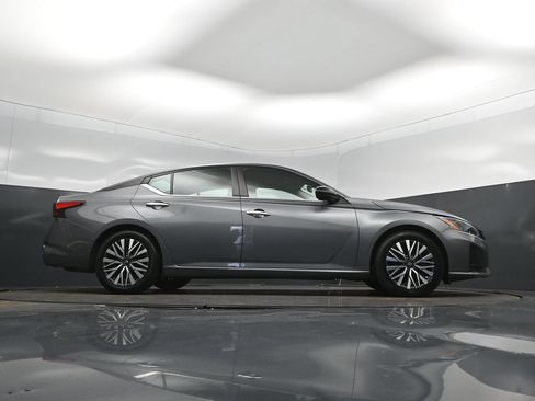 Used 2024 Nissan Altima 2.5 SV FWD image 43