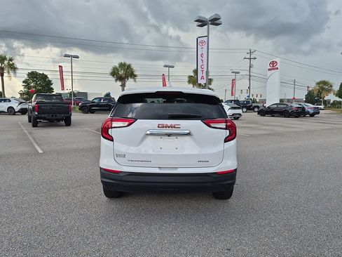 Used 2024 GMC Terrain SLE AWD/4WD image 4