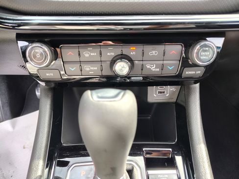 New 2026 Jeep Compass Limited image 34