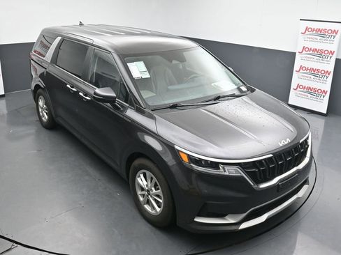 Used 2024 Kia Carnival LX FWD image 24
