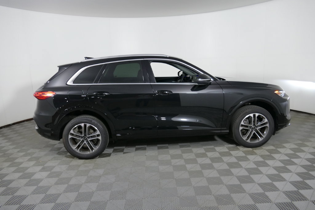 Certified 2025 Audi Q5 Premium w/ Convenience Package AWD/4WD image 2