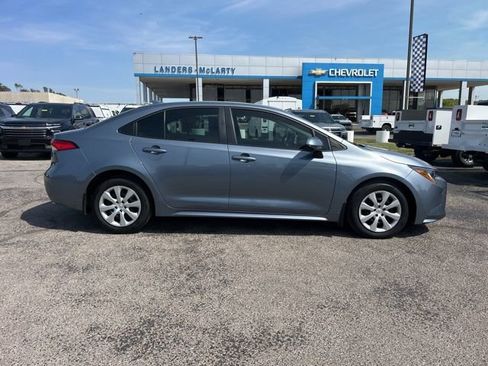 Used 2025 Toyota Corolla LE FWD image 2