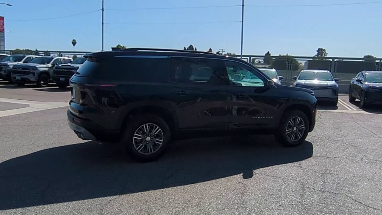 Used 2026 Chevrolet Traverse LT w/ Driver Confidence Package FWD image 8