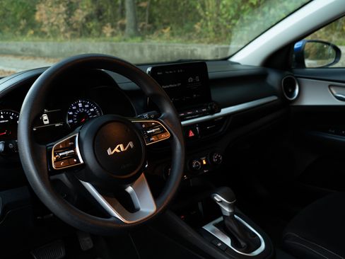 Used 2023 Kia Forte LXS w/ LXS Technology Package image 17