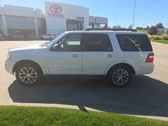 Used 2017 Ford Expedition XLT w/ Equipment Group 202A AWD/4WD image 7