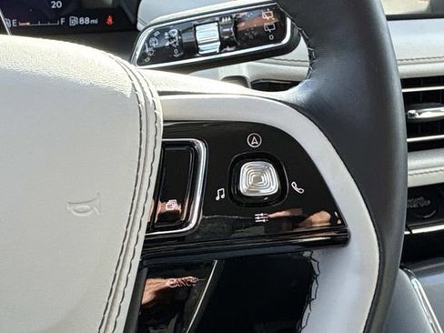 New 2026 Lincoln Aviator 2WD w/ Jet Appearance Package image 26