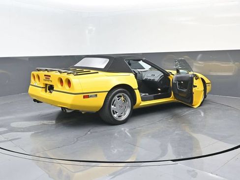 Used 1990 Chevrolet Corvette Convertible RWD image 25