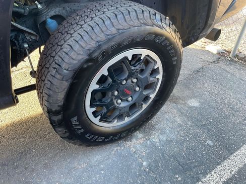 Used 2025 Toyota Tacoma TRD Off-Road image 30