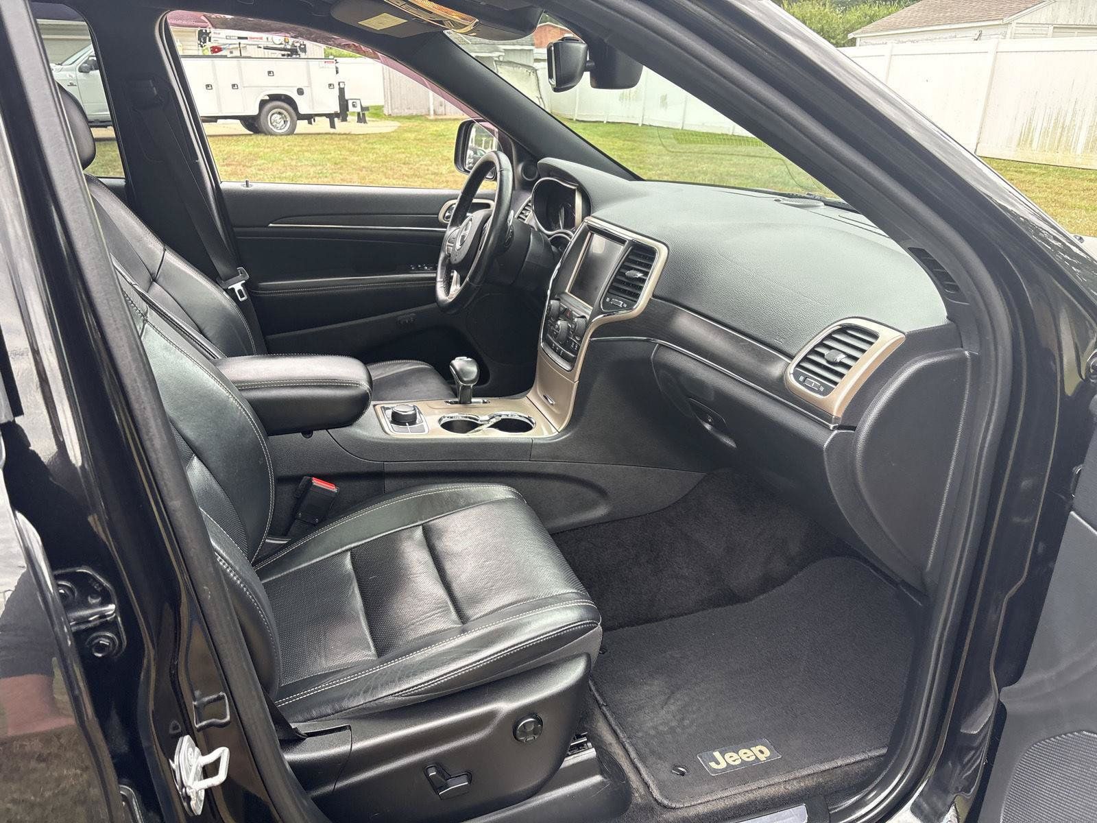 Used 2015 Jeep Grand Cherokee Limited w/ Luxury Group II AWD/4WD image 14