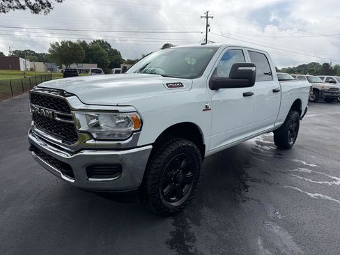 Used 2024 RAM 2500 Tradesman w/ Chrome Appearance Group AWD/4WD image 7
