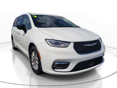 Used 2024 Chrysler Pacifica Touring-L