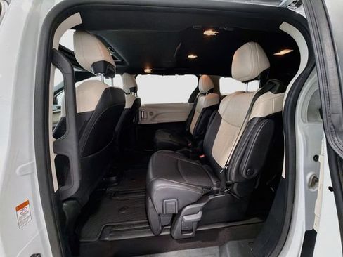 Used 2025 Toyota Sienna Limited AWD/4WD image 20
