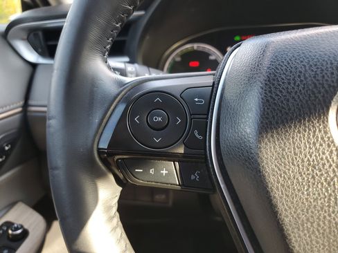 Used 2024 Toyota Venza Limited image 22