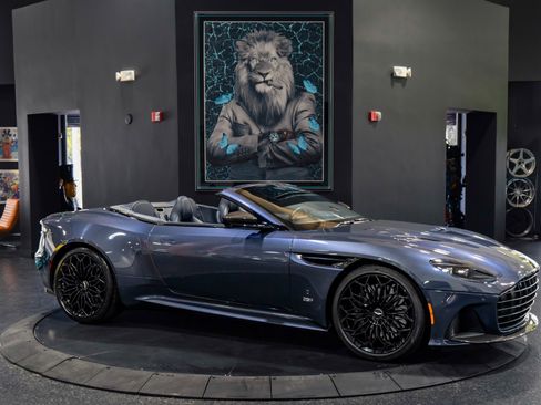 Used 2021 Aston Martin DBS Superleggera Volante image 17