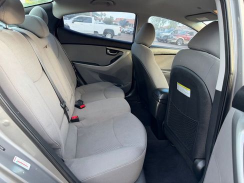 Used 2014 Hyundai Elantra SE w/ Option Group 02 image 16