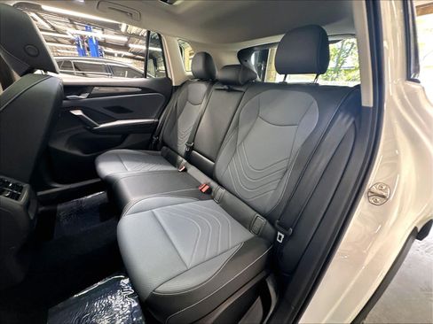 Used 2026 Volkswagen Tiguan SE w/ Panoramic Sunroof Package AWD/4WD image 25
