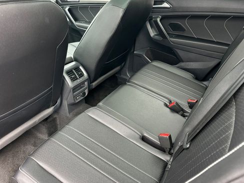 Used 2023 Volkswagen Tiguan SE w/ Panoramic Sunroof Package FWD image 12