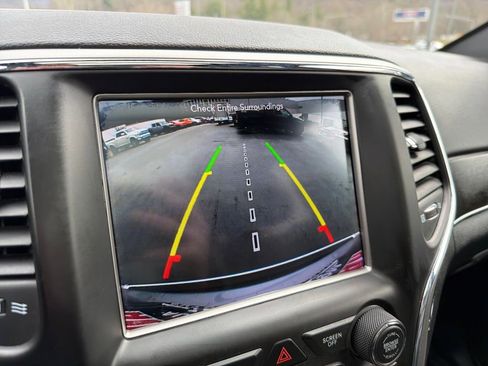 Used 2018 Jeep Grand Cherokee Limited image 23