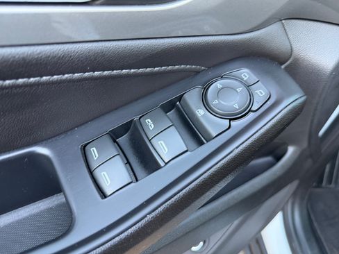 Used 2022 Chevrolet Traverse LT FWD image 17