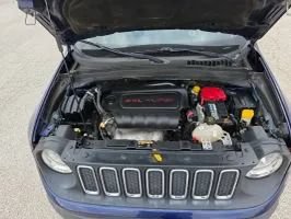 Used 2018 Jeep Renegade Latitude FWD image 19