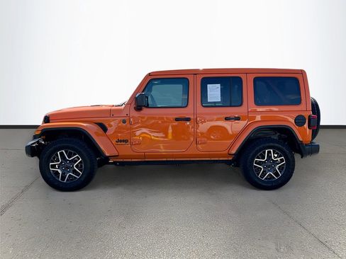 Used 2025 Jeep Wrangler Sahara image 4