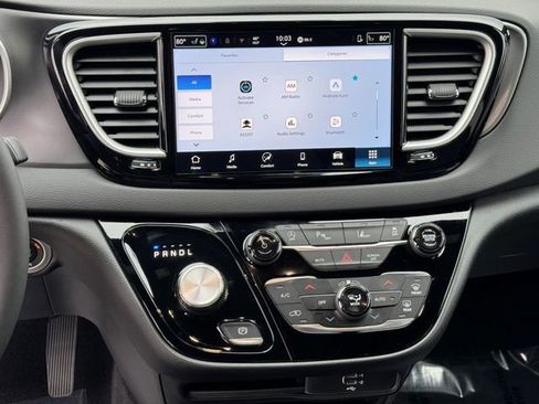 Used 2026 Chrysler Pacifica Select image 19