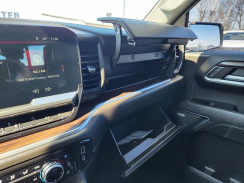 Used 2023 GMC Sierra 1500 SLT image 14