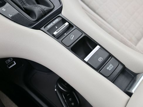 Used 2023 Honda HR-V LX image 42