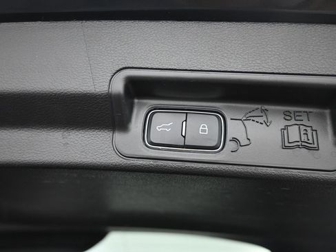 Used 2020 Ford Explorer XLT w/ Comfort Package image 34