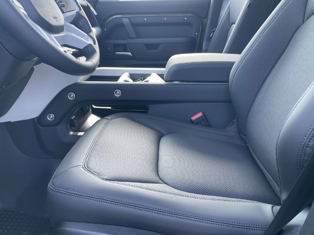 New 2026 Land Rover Defender 110 S AWD/4WD image 9