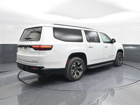 Used 2023 Jeep Wagoneer L Series III w/ Preferred Equipment Group image 7