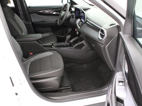 Used 2025 Chevrolet TrailBlazer LT w/ Driver Confidence Package FWD image 35