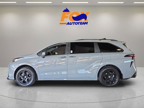 Certified 2025 Toyota Sienna XSE image 2