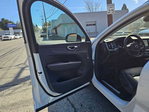 Certified 2025 Volvo XC60 T8 Core w/ Protection Package Premier AWD/4WD image 20