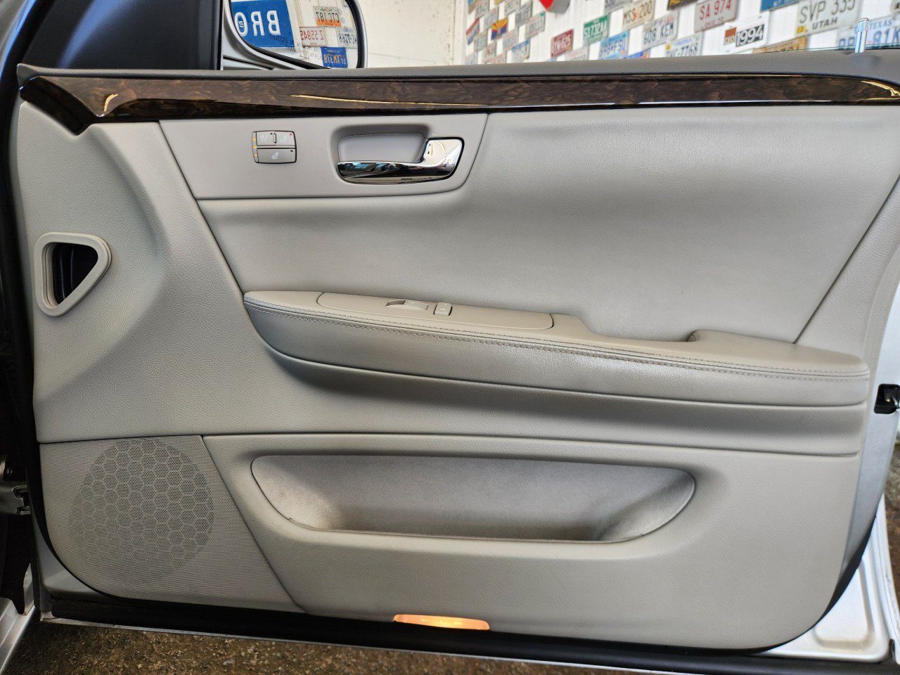 Used 2008 Cadillac DTS w/ Sun And Sound Package FWD image 15