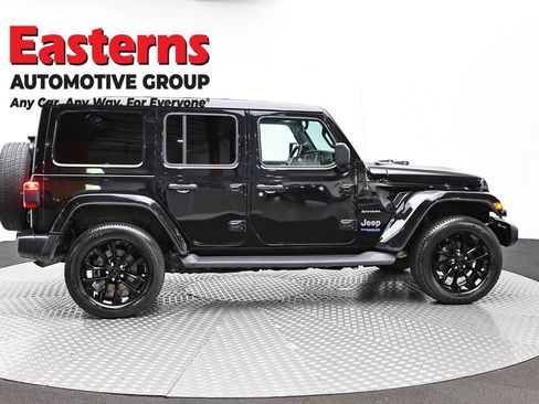Used 2022 Jeep Wrangler Unlimited Sahara w/ Cold Weather Group AWD/4WD image 4