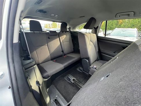 Used 2024 Toyota Highlander LE image 14