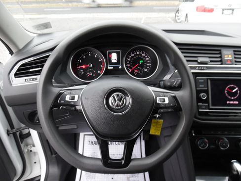 Used 2018 Volkswagen Tiguan S image 12
