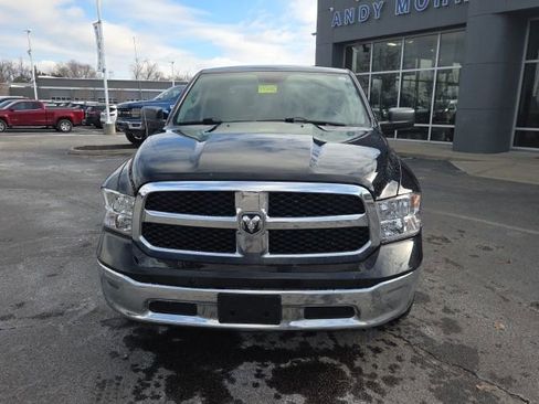 Used 2021 RAM 1500 Classic SLT image 4