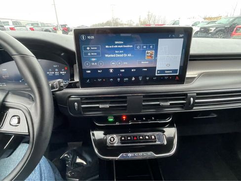 Used 2023 Lincoln Corsair AWD image 20