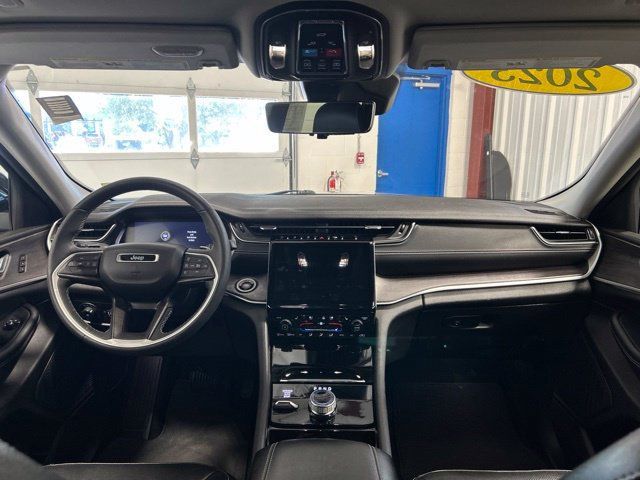 Used 2023 Jeep Grand Cherokee L Limited w/ Luxury Tech Group II AWD/4WD image 16