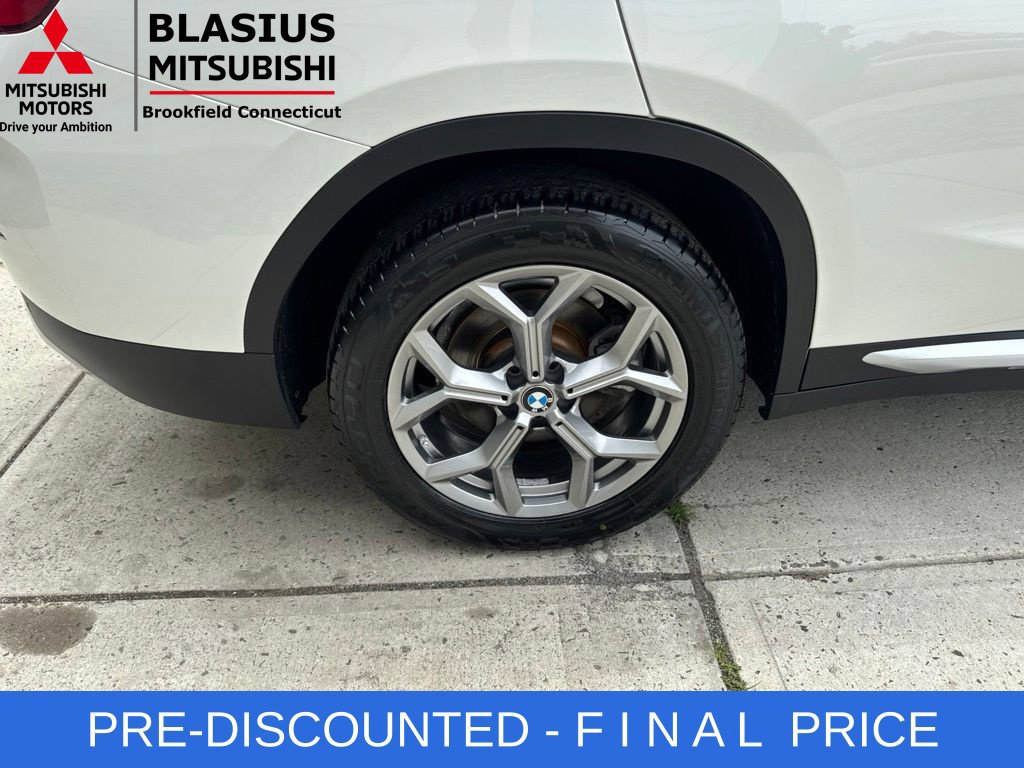 Used 2025 BMW X4 xDrive30i AWD/4WD image 11