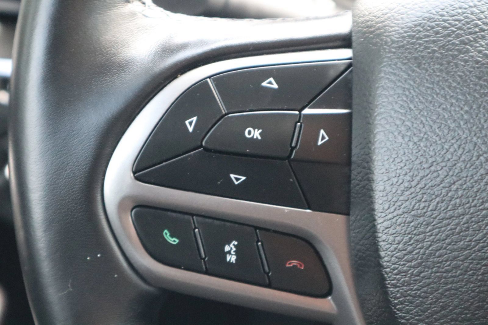 Used 2021 Jeep Cherokee Latitude Lux w/ Sun & Sound Group FWD image 30