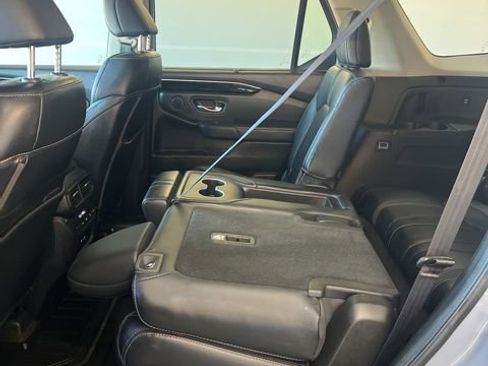 Used 2024 Honda Pilot Touring image 11