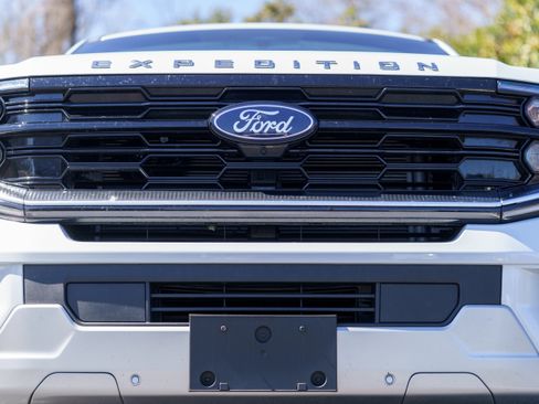 Used 2026 Ford Expedition Platinum image 42