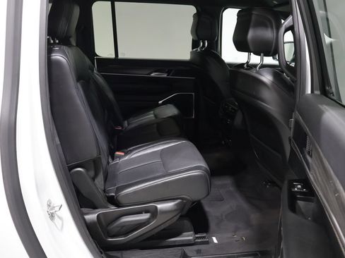 Used 2024 Jeep Wagoneer L Series II w/ Flexible Seating Group AWD/4WD image 22