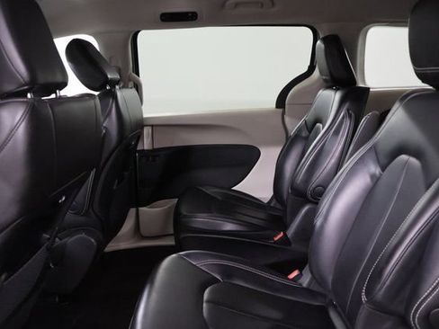 Used 2023 Chrysler Pacifica Touring-L FWD image 24
