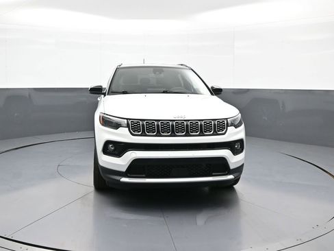 Used 2025 Jeep Compass Limited AWD/4WD image 2