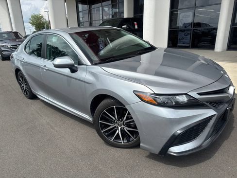 Used 2021 Toyota Camry SE FWD image 9