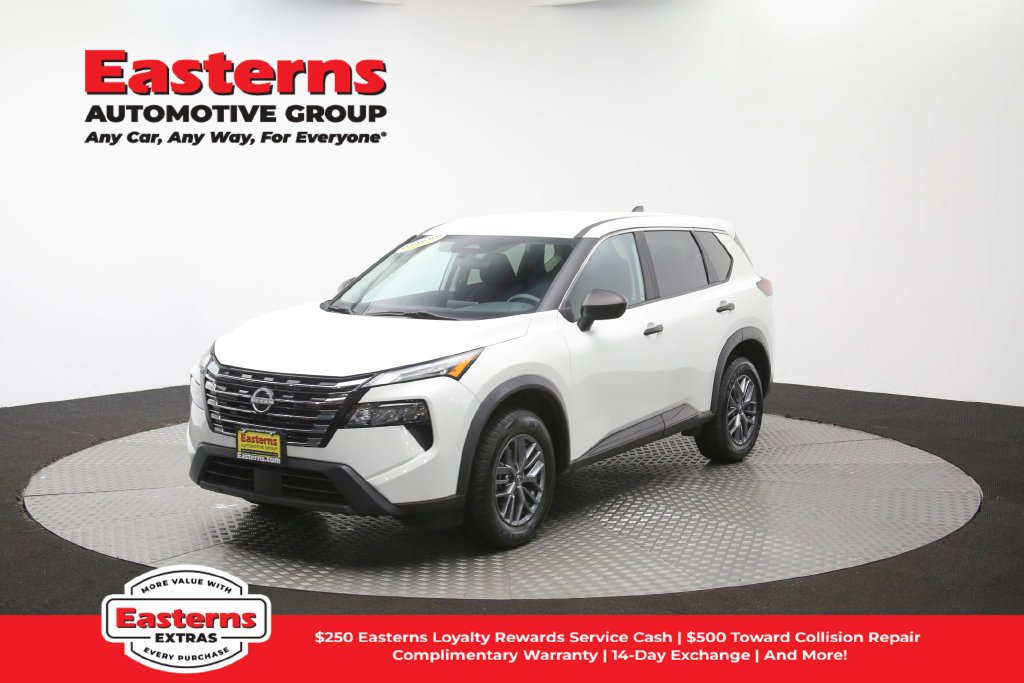 Used 2024 Nissan Rogue S AWD/4WD image 15